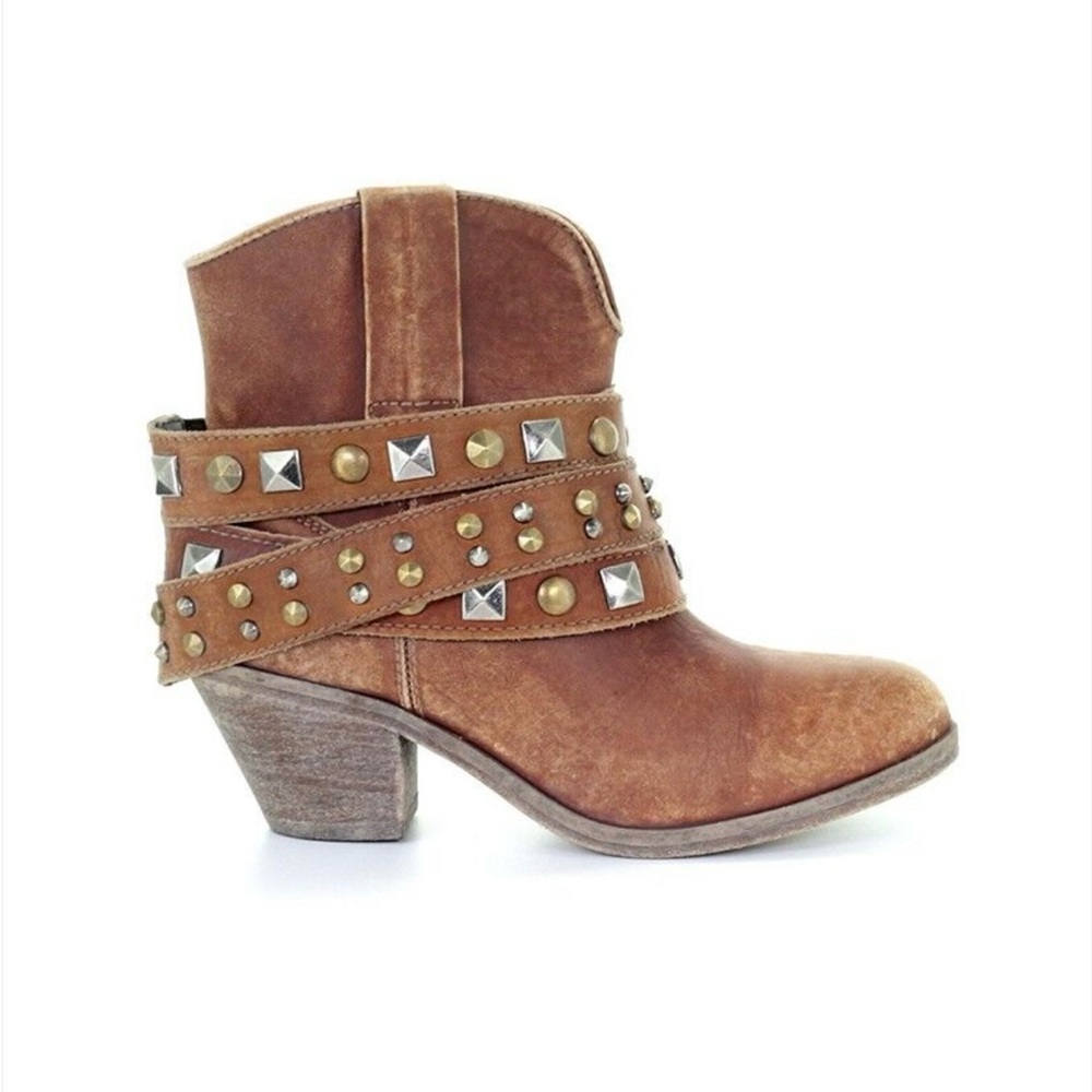 Corral Distressed Leather Boho Western Heeled Studded Ankle Boots size 8M